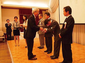 Giving Incentives to Representing Developers